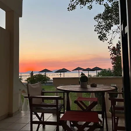 Sea Breeze Apartment *